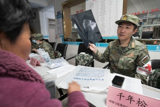 C:\Users\Administrator\Desktop\第三医学中心联勤军医老区行图片\_JFL2038.jpg