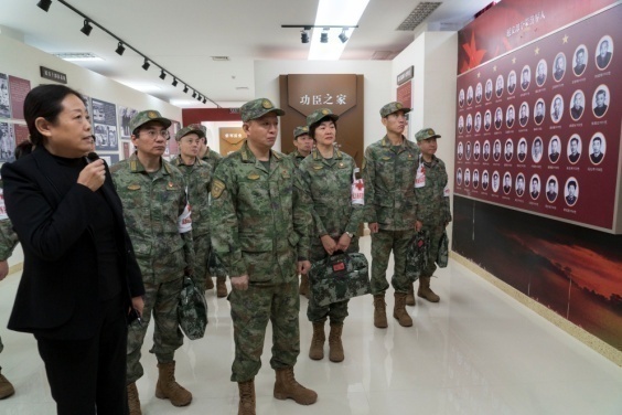 C:\Users\Administrator\Desktop\第三医学中心联勤军医老区行图片\_JFL2224.jpg