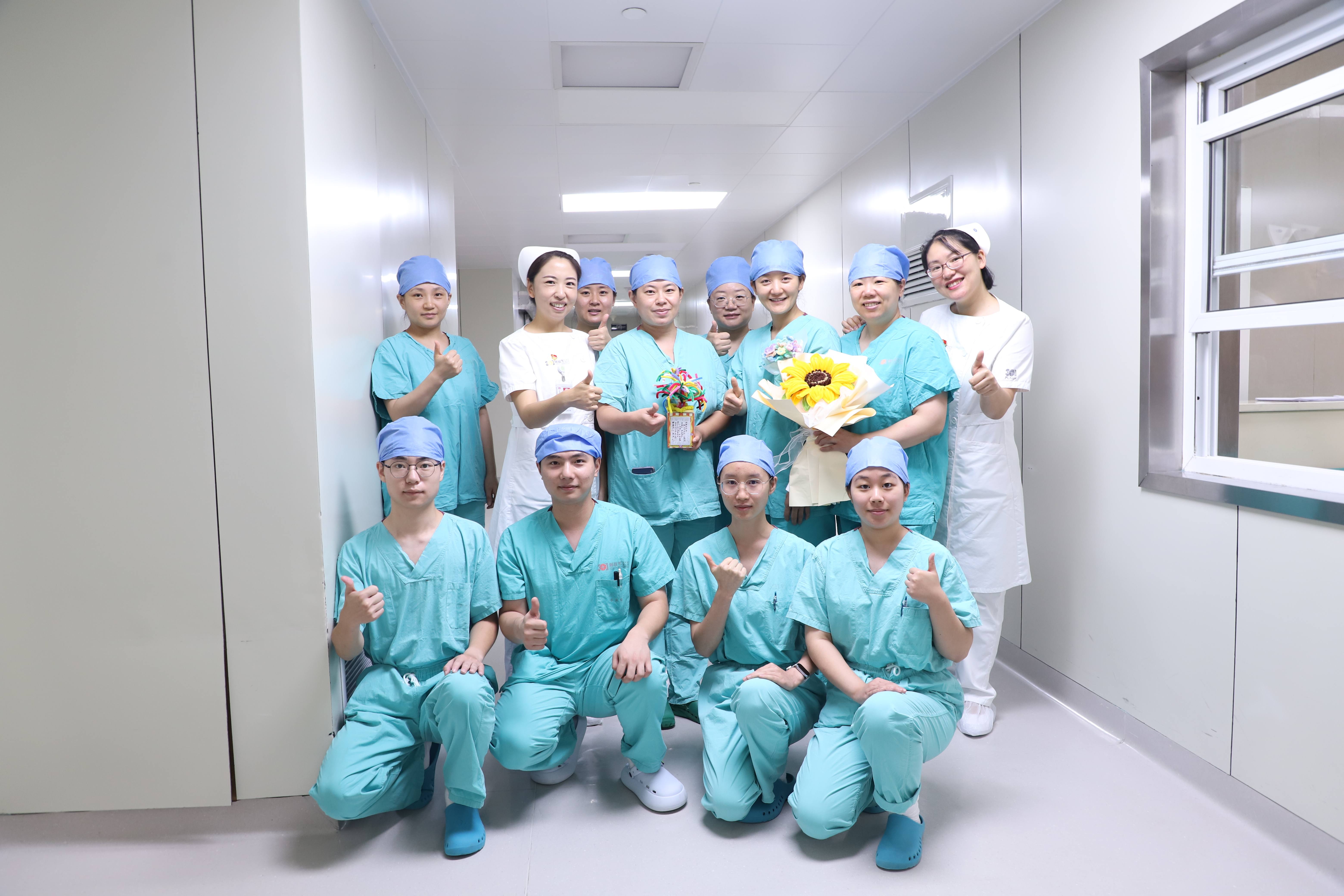 6.护理部慰问合照.JPG